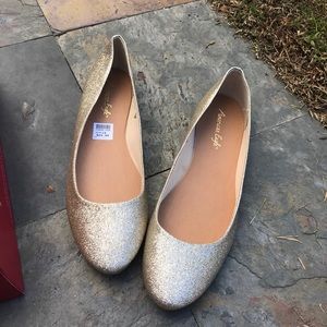 American Eagle 13 Clinton glitter gold flats